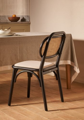 KAVE HOME Doriane spisebordsstol - rattan, stof og sort elmetr