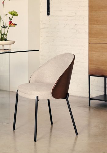 KAVE HOME Eamy spisebordsstol - lysebrun stof, brun askefinér og sort stl