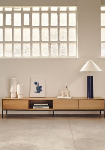 KAVE HOME Vedrana TV-bord, m. 3 skuffer og 1 rum - natur egefiner og sort stl (195x40)