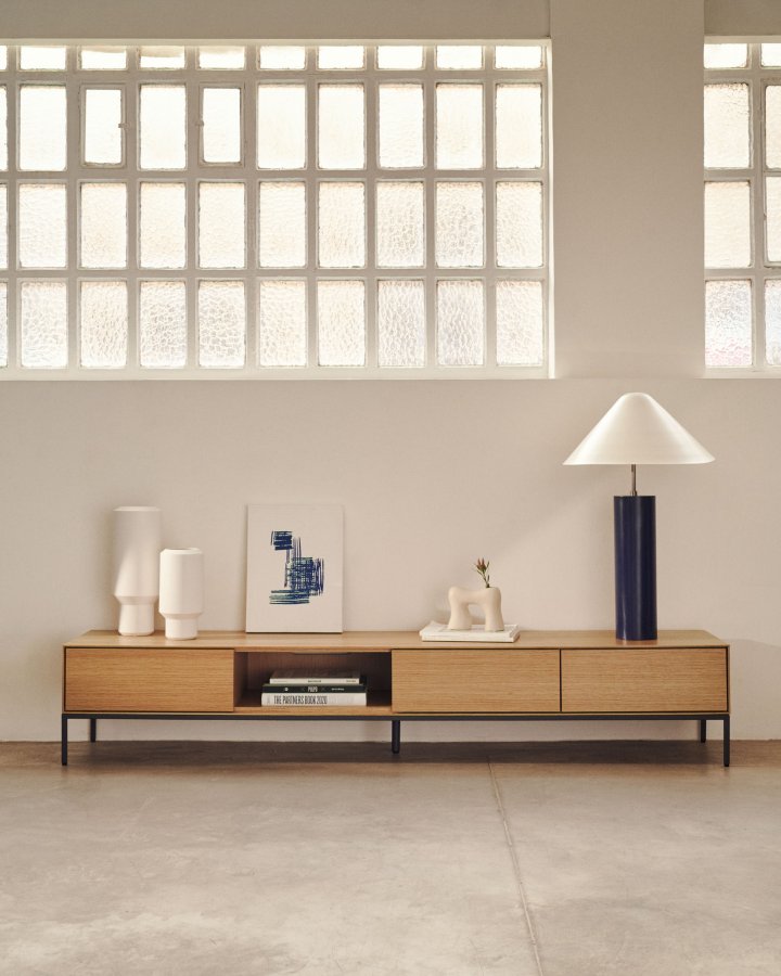 KAVE HOME Vedrana TV-bord, m. 3 skuffer og 1 rum - natur egefiner og sort stl (195x40)