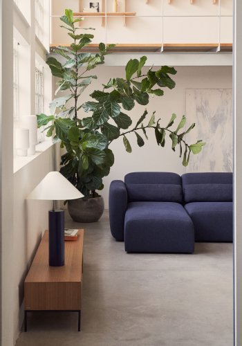 KAVE HOME Vedrana TV-bord, m. 3 skuffer og 1 rum - natur egefiner og sort stl (195x40)