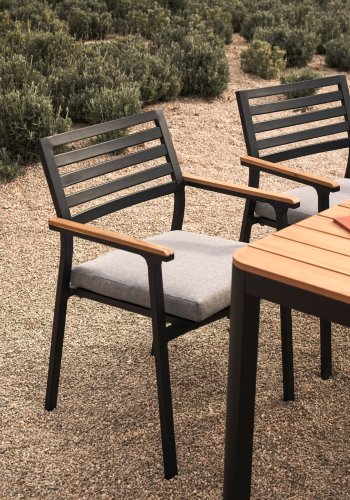 KAVE HOME Bona havestol, m. stofhynde og armln i teaktr - sort aluminium