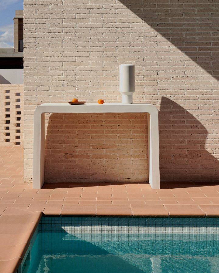 KAVE HOME Aiguablava konsolbord, rektangulr - hvid cement (120x80)