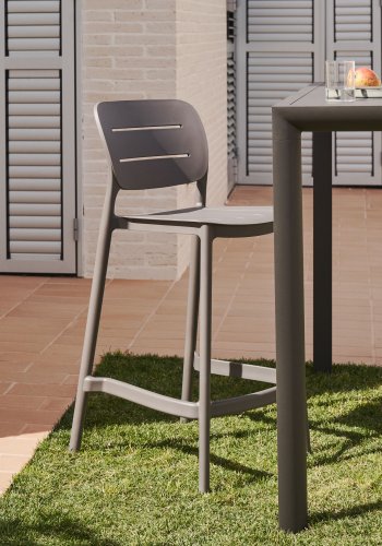 KAVE HOME Morella udendrs barstol, m. rygln og fodsttte - gr plast