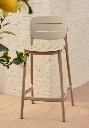 KAVE HOME Morella udendrs barstol, m. rygln og fodsttte - beige plast