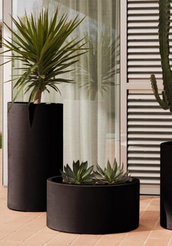 KAVE HOME Aiguablava urtepotte, rund - sort cement (62)