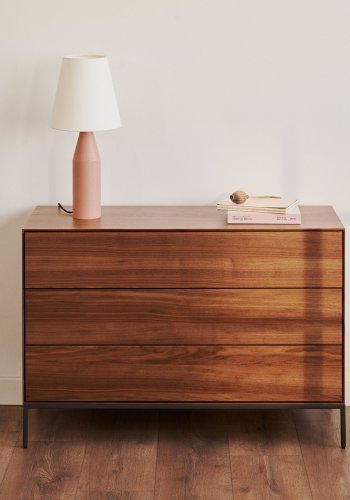 KAVE HOME Vedrana kommode, m. 3 skuffer - brun valnddefiner og sort stl