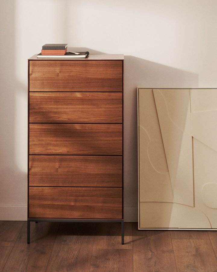 KAVE HOME Vedrana kommode, m. 5 skuffer - brun valnddefiner og sort stl
