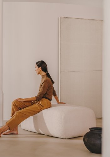 KAVE HOME Martina fodskammel i ecru chenille 123 x 85 cm