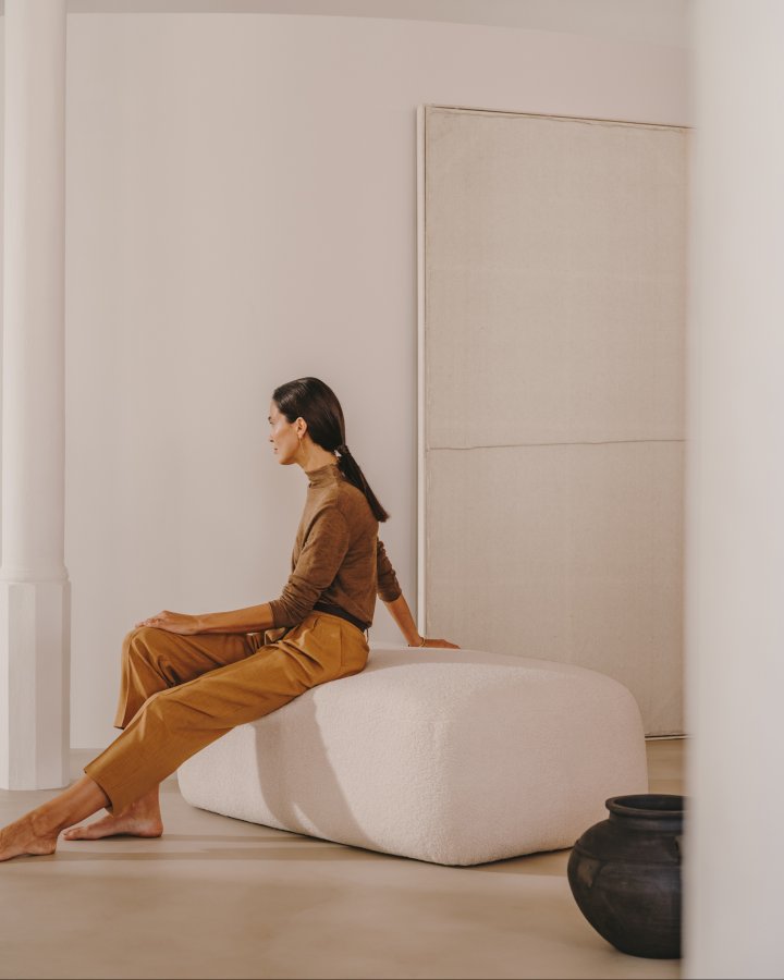 KAVE HOME Martina fodskammel i ecru chenille 123 x 85 cm