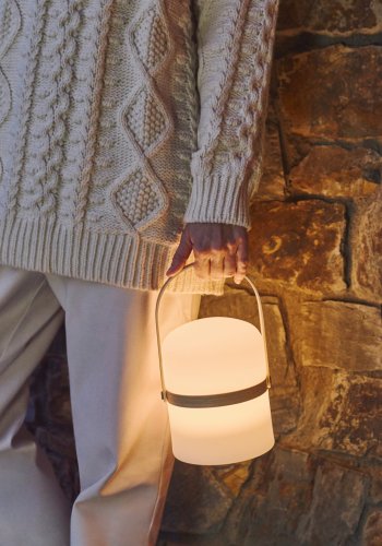 KAVE HOME rund Janvir LED bordlampe - hvid plastik og natur tr