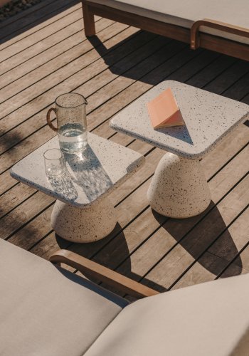 KAVE HOME Saura sofabord i hvid terrazzo med hvid terrazzo plade 32 x 48 x 48