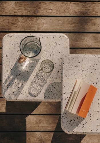 KAVE HOME Saura sofabord i hvid terrazzo med hvid terrazzo plade 32 x 48 x 48
