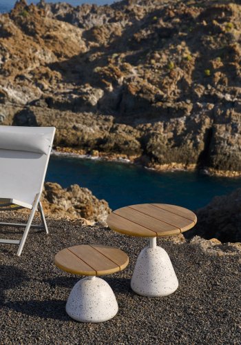 KAVE HOME Saura sofabord med hvid terrazzo og naturlig akacieplade, 32 x Ã˜55 cm FSC 100%