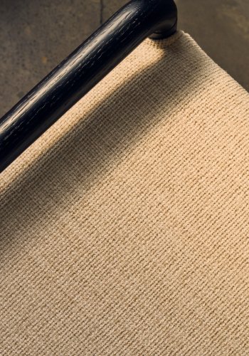 KAVE HOME Macaret bnk med aftageligt betrk massivt egetr med sort finish 120 cm FSC Mix Credit