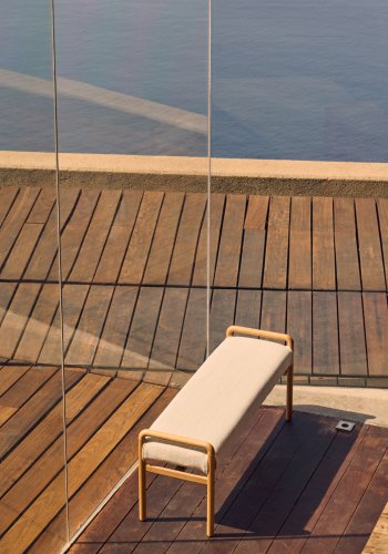 KAVE HOME Macaret bnk med aftageligt betrk massivt egetr med naturlig finish 120 cm FSC Mix Credi