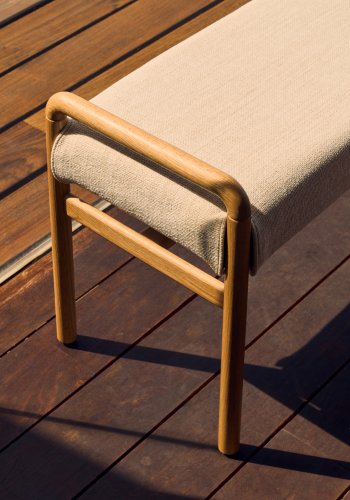 KAVE HOME Macaret bnk med aftageligt betrk massivt egetr med naturlig finish 120 cm FSC Mix Credi