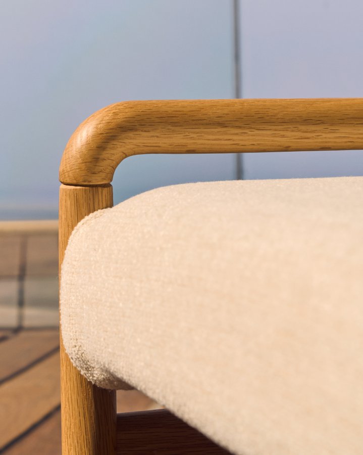 KAVE HOME Macaret bnk med aftageligt betrk massivt egetr med naturlig finish 120 cm FSC Mix Credi