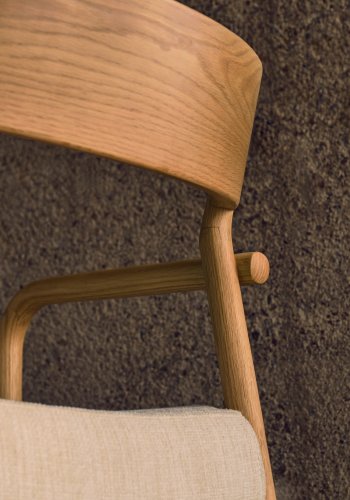 KAVE HOME Falconera stol med aftageligt betrk i massivt egetr med naturlig finish FSC Mix Credi