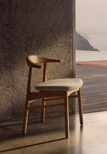 KAVE HOME Timons stol aftageligt betrk i beige chenille massivt egetr naturlig finish FSC Mix Credi