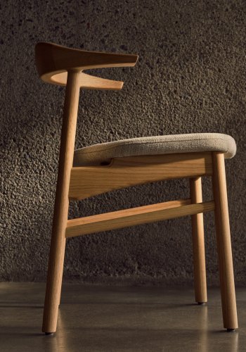 KAVE HOME Timons stol aftageligt betrk i beige chenille massivt egetr naturlig finish FSC Mix Credi