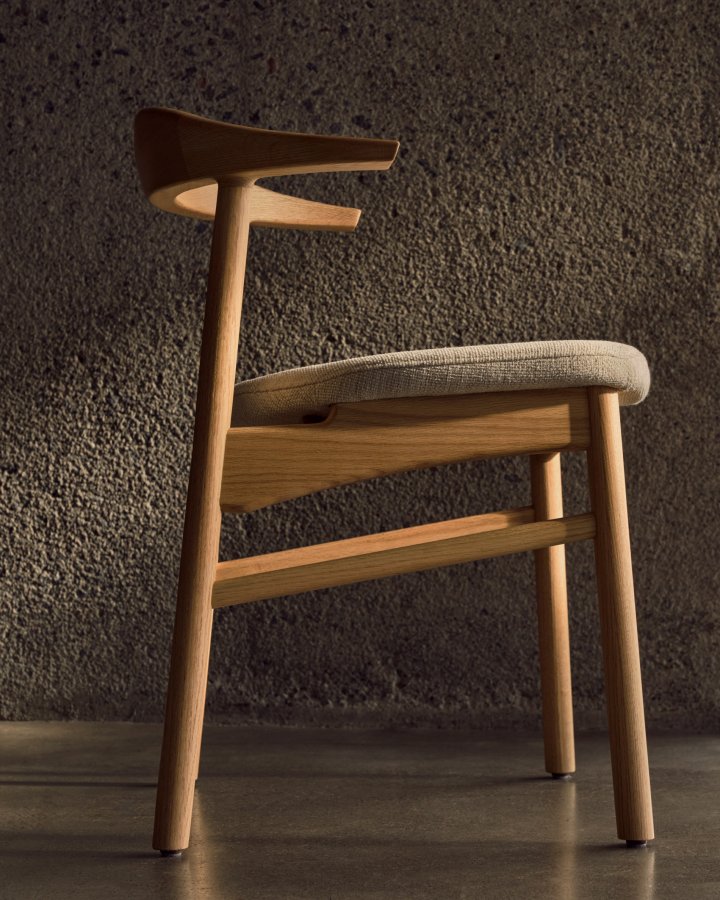 KAVE HOME Timons stol aftageligt betrk i beige chenille massivt egetr naturlig finish FSC Mix Credi