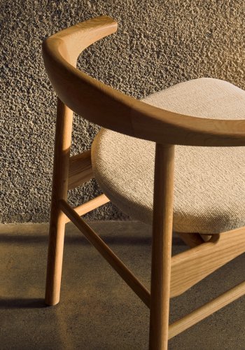 KAVE HOME Timons stol aftageligt betrk i beige chenille massivt egetr naturlig finish FSC Mix Credi