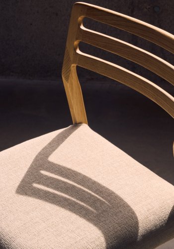 KAVE HOME Cudia stol aftageligt betrk i beige chenille massivt egetr naturlig finish FSC Mix Credit