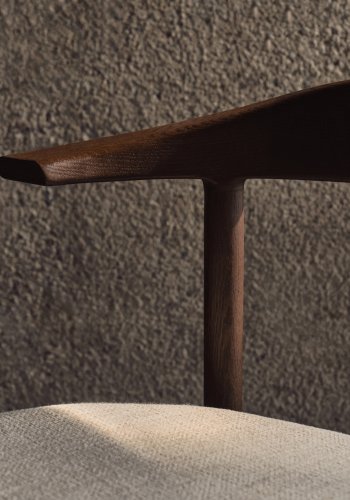 KAVE HOME Timons stol aftageligt betrk i beige chenille massivt egetr valnddefinish FSC Mix Credit