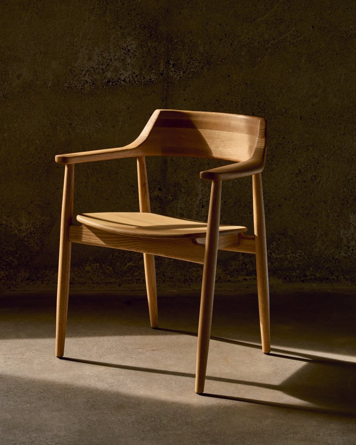 KAVE HOME Fondes stol i massivt egetr med naturlig finish FSC Mix Credit