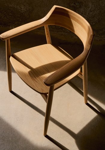 KAVE HOME Fondes stol i massivt egetr med naturlig finish FSC Mix Credit