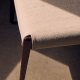 KAVE HOME Cudia stol aftageligt betrk i beige chenille massivt egetr, valnd finish FSC Mix Credit