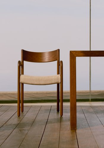 KAVE HOME Falconera stol med aftageligt betrk i massivt egetr med valnddefinish FSC Mix Credit