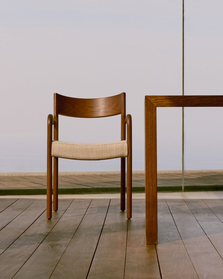 KAVE HOME Falconera stol med aftageligt betrk i massivt egetr med valnddefinish FSC Mix Credit