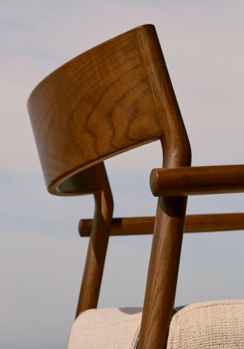 KAVE HOME Falconera stol med aftageligt betrk i massivt egetr med valnddefinish FSC Mix Credit