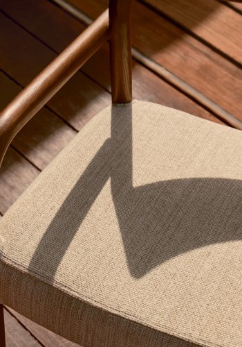 KAVE HOME Falconera stol med aftageligt betrk i massivt egetr med valnddefinish FSC Mix Credit