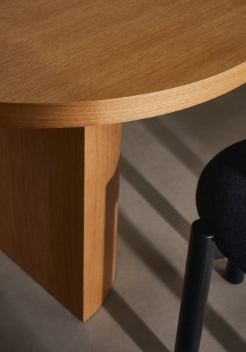 KAVE HOME Nealy bord med egefiner i naturlig finish, 200 x 100 cm