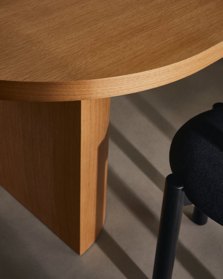 KAVE HOME Nealy bord med egefiner i naturlig finish, 200 x 100 cm