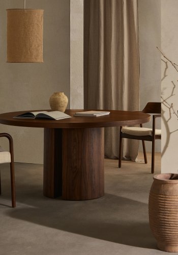 KAVE HOME Nealy rundt bord med valnddefiner i mrk finish, 150 cm