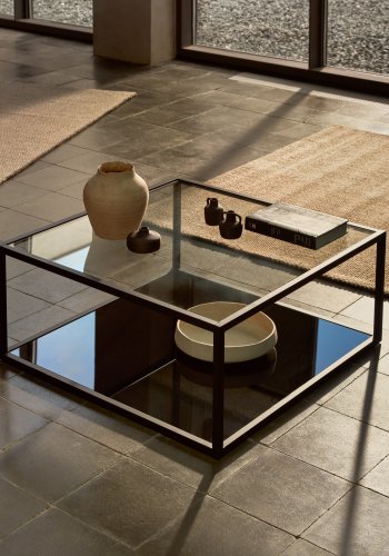 KAVE HOME Greenhill sofabord, m. hylde - klar glas og sort stl (80x80)