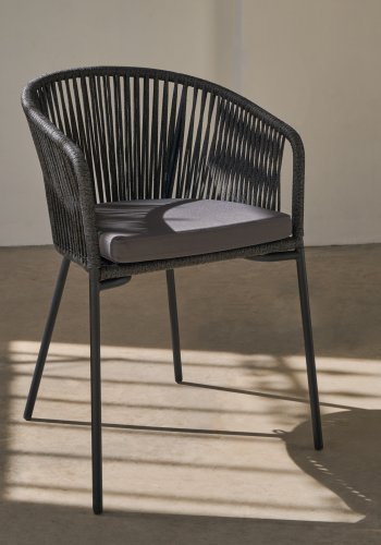 KAVE HOME Black Yanet havestol, m. armln og stofhynde - stl 