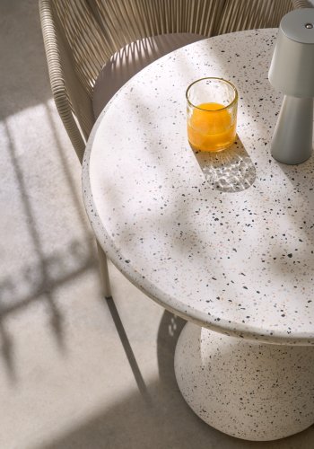 KAVE HOME Saura Bord i hvid terrazzo med hvid terrazzo plade, 75 x Ã˜70