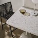 KAVE HOME Saura hjbarbord i hvid terrazzo med hvid terrazzoplade, 95 x 70 x 70 cm