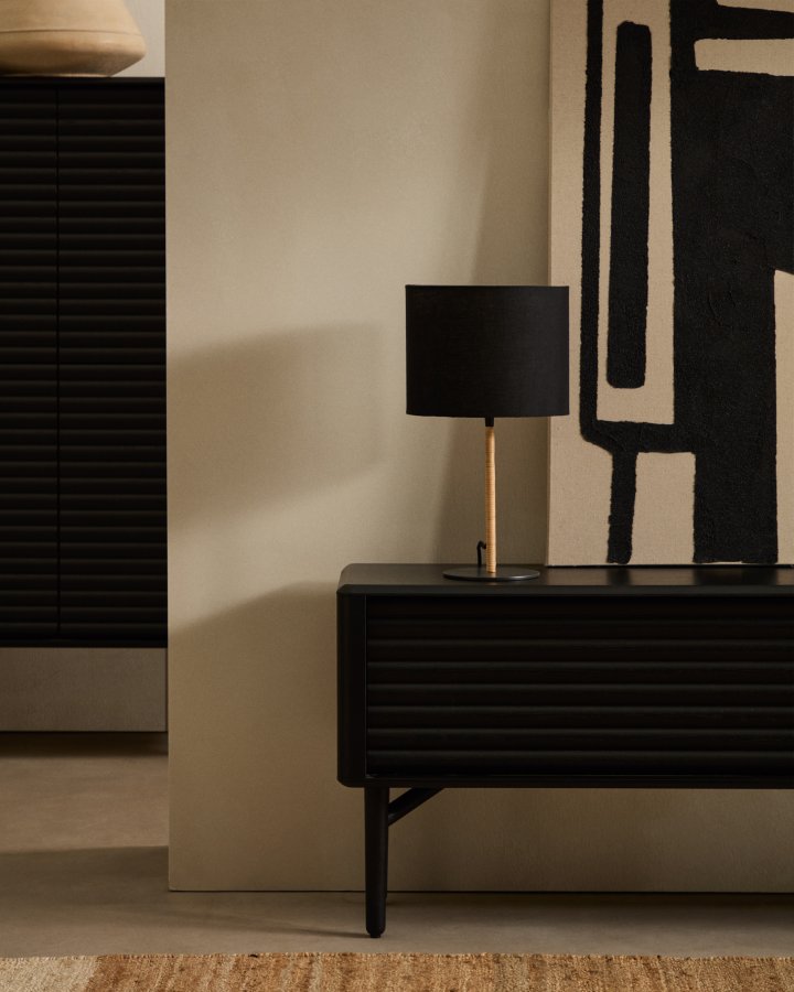 KAVE HOME Pina bordlampe i metal og rattan med en sort bomuldslampeskrm