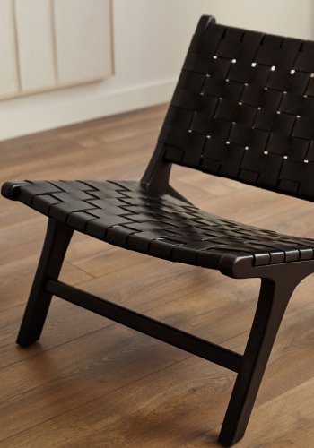 KAVE HOME Calixta loungestol, u. armln - sort hndflettet lder og sort mahognitr 