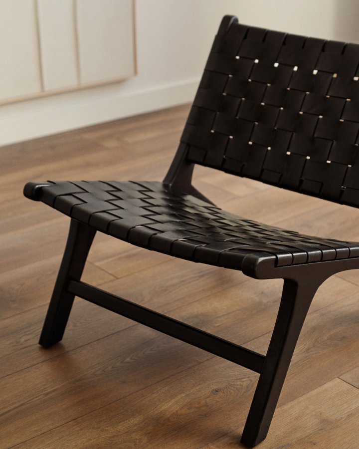 KAVE HOME Calixta loungestol, u. armln - sort hndflettet lder og sort mahognitr 