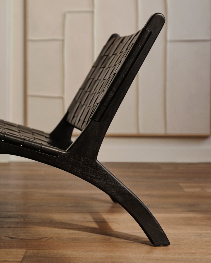 KAVE HOME Calixta loungestol, u. armln - sort hndflettet lder og sort mahognitr 