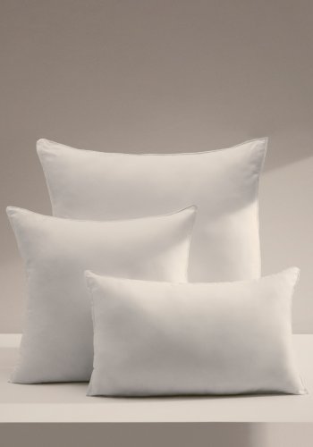 KAVE HOME Fluff fyldpude - hvid stof i genbrugsfibre og polyesterfiber (50x50)