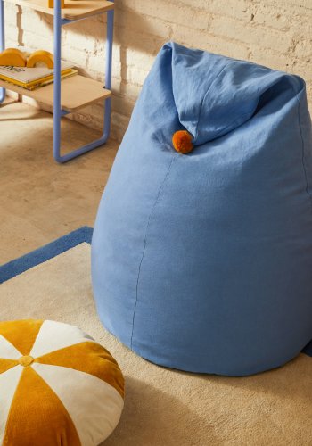 KAVE HOME Olvi bl, bomuldspuff med sennepsfarvet kvast, 60 cm