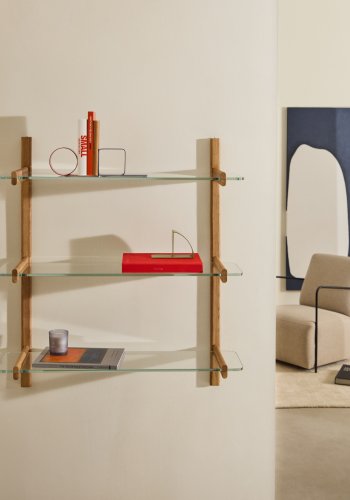 KAVE HOME Sitra modulhylde, 3 glashylder og FSC Mix Credit massivt egetr, 90 cm